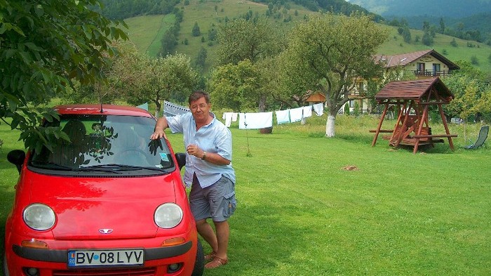 35. Oaspeti de seama  in gradina (Nicu Giurgea )