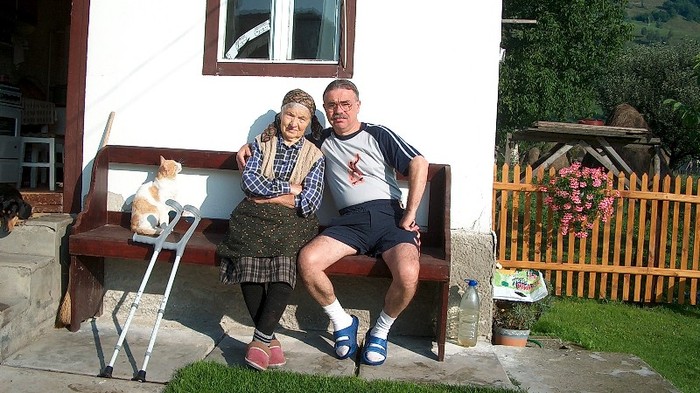 y. Cu mama inainte de a veni la Brasov,August 2004.a