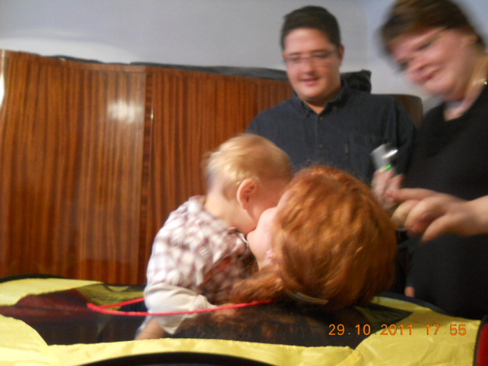 Marc Thomas aniversare29octombrie 2011 034; Sigur, acum ar dorii toti sa ma viziteze in castel;
