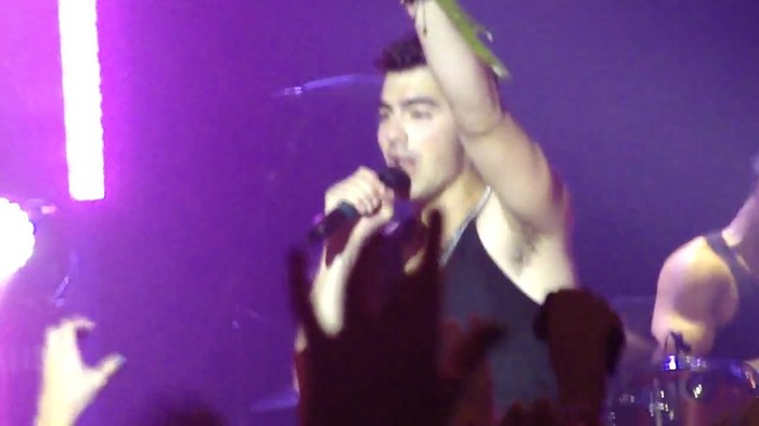 bscap0024 - Joe Jonas - Beautiful People