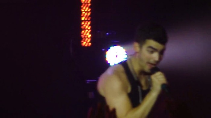 bscap0034 - Joe Jonas - Beautiful People