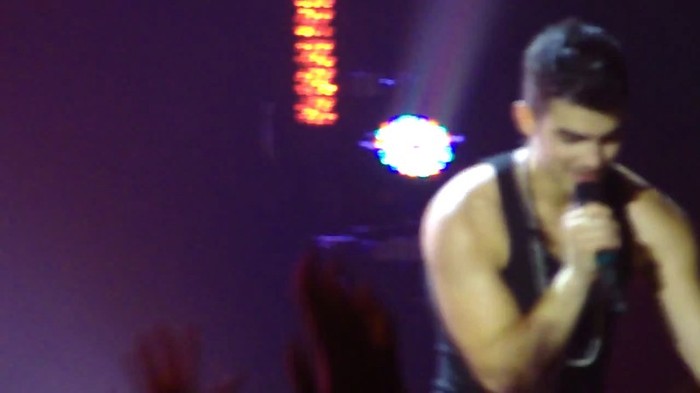 bscap0035 - Joe Jonas - Beautiful People