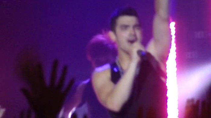 bscap0039 - Joe Jonas - Beautiful People