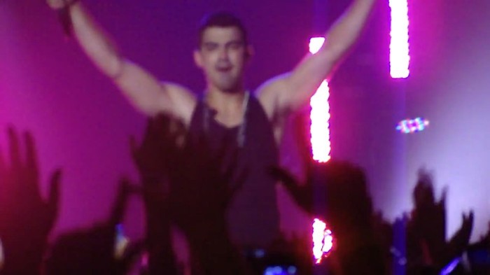 bscap0043 - Joe Jonas - Beautiful People