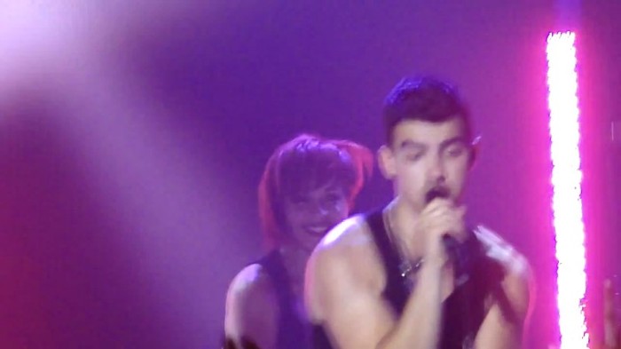 bscap0047 - Joe Jonas - Beautiful People