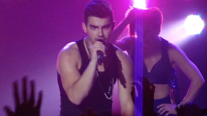 bscap0050 - Joe Jonas - Beautiful People