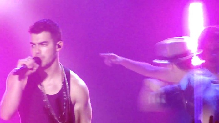 bscap0051 - Joe Jonas - Beautiful People