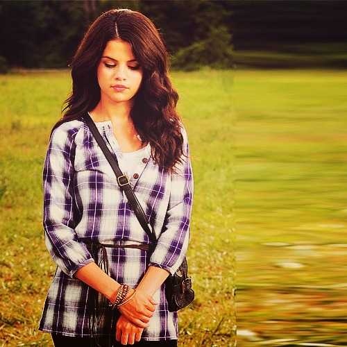 Ce voce frumoasa are!Huh asta e akm!