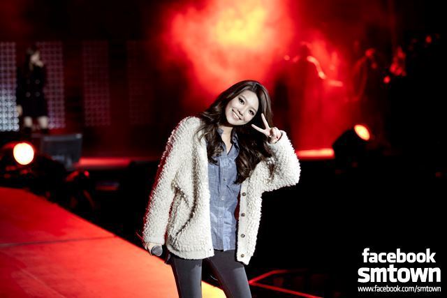 Sooyoung-SMTown-in-New-York-girls-generation-snsd-26272250-640-427