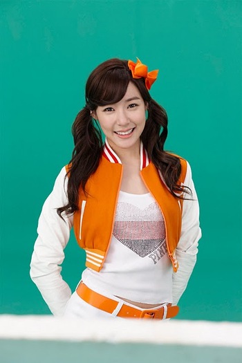 Girls-Generation-Vita500-girls-generation-snsd-25233779-427-640 - Tiffany