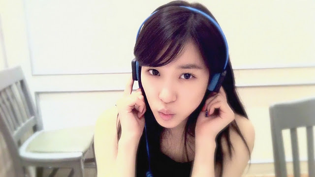 Jessica-Tiffany-for-Cresyn-Headphones-girls-generation-snsd-25855281-640-360 - Tiffany
