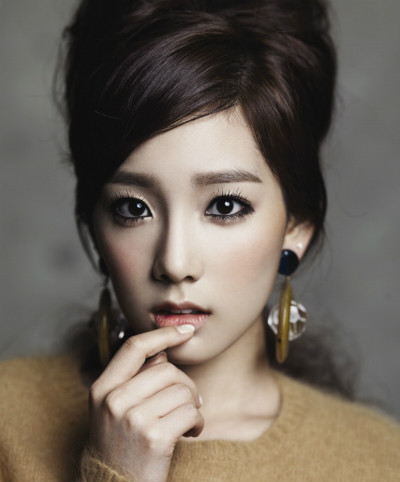 Taeyeon-2011-November-Issue-Magazine-girls-generation-snsd-26118456-400-482