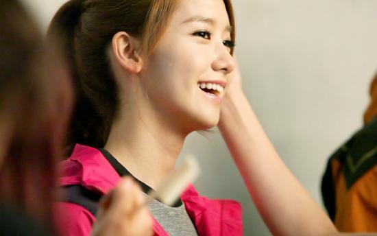 YoonA-girls-generation-snsd-25093921-550-344