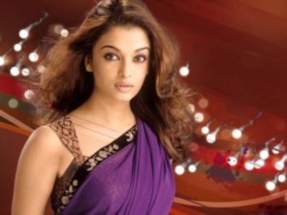 ash2-300x225 - AISHWARYA RAI-IN SAREE