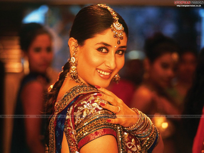 kareena-kapoor - KAREENA KAPOOR-IN SAREE