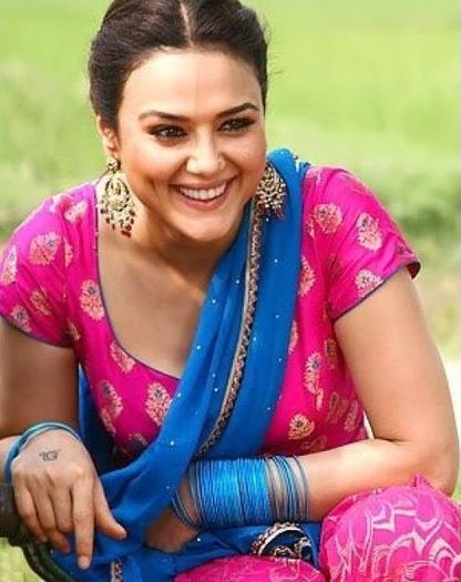 preity_saree1 - PREITY ZINTA-IN SAREE