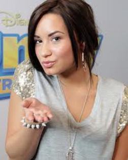 images (2) - Demi Lovato