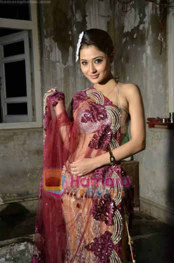 bollybreak_com_normal_Sara+Khan+at+designer+Rohit+Verma+PhotoShoot+on+18th+May+2011+%252823%2529