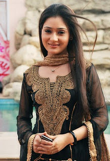 sara-khan3 - Sara Khan-in saree
