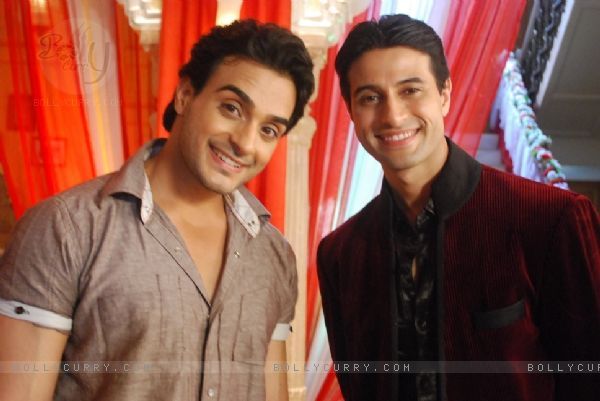 90084-aalekh-with-anmol-in-tv-show-bidaai