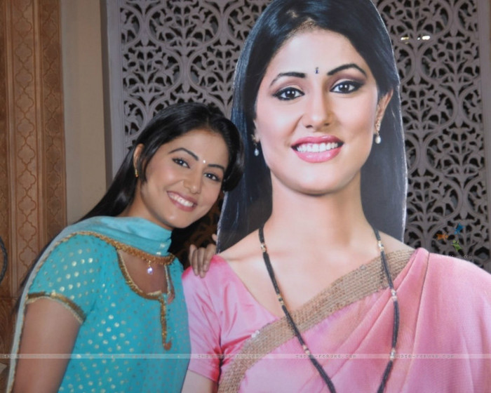 32617-hina-khan