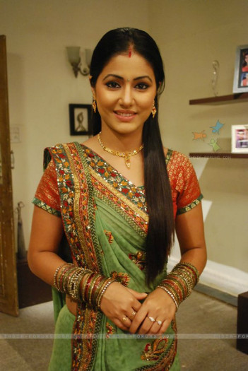 93225-hina-khan