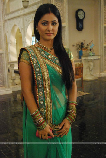 118491-hina-khan-as-akshara - Hina Khan-in saree