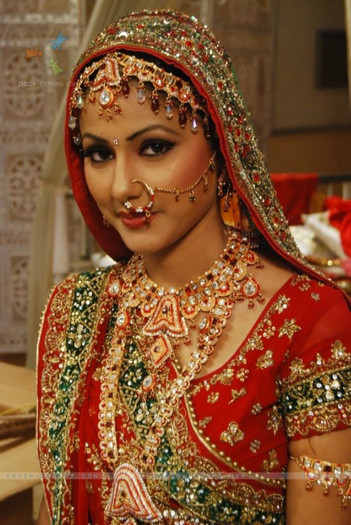 118498-hina-khan-as-akshara