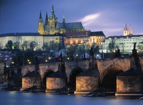 Charles_Bridge_and_Prague_Castle - castele