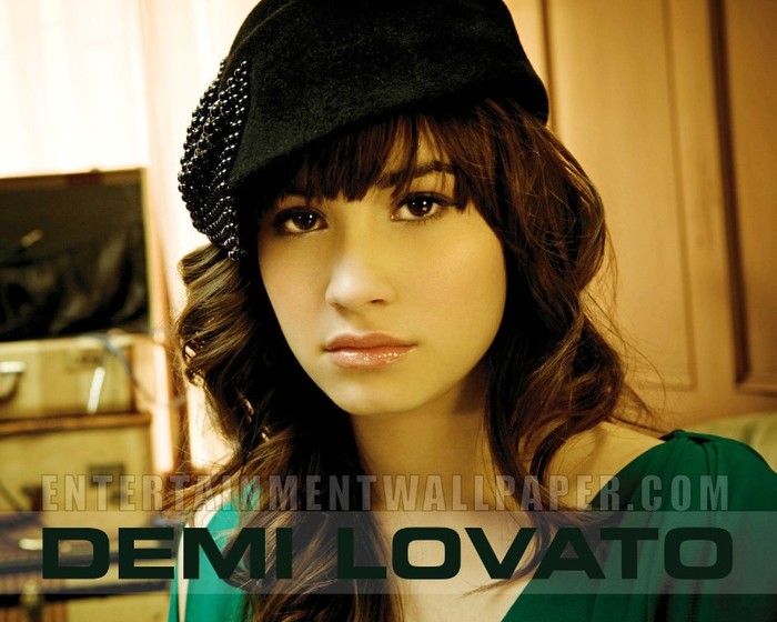 Demi-Lovato-demi-lovato-and-miley-cyrus-7358541-1280-1024 - demy