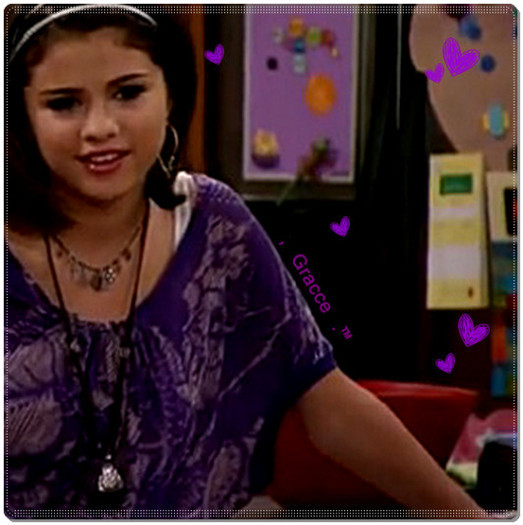 28998317_RCXHQTHRB - Selena Gomez glitter