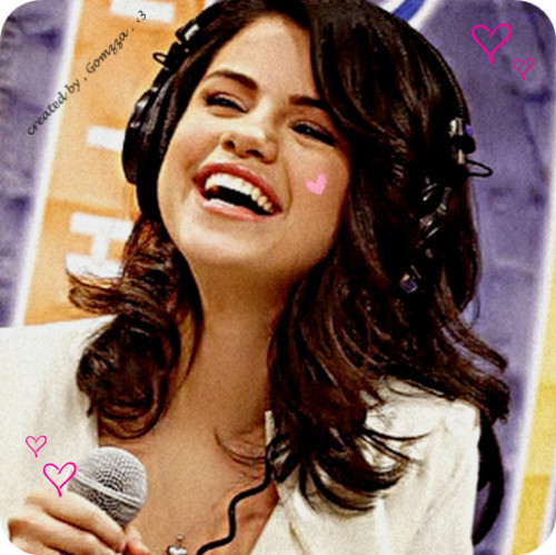 28998300_NCRXYKFOY - Selena Gomez glitter