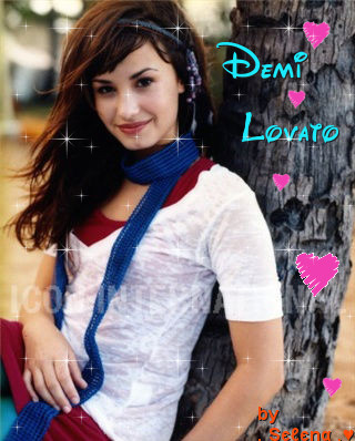 22776366_PFWKKWBLQ - Demi Lovato glitter