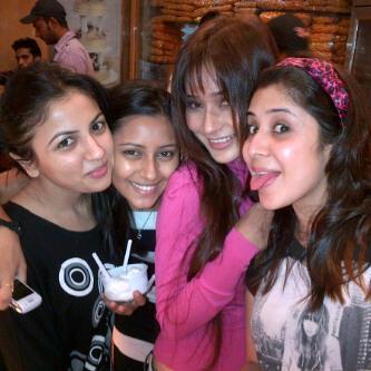 303004_10150368971714556_165475334555_7979491_156768657_n - sara khan poze super noi