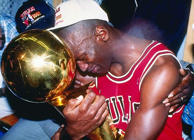 michael-jordan-first-trophy - Jucatori De Baschet