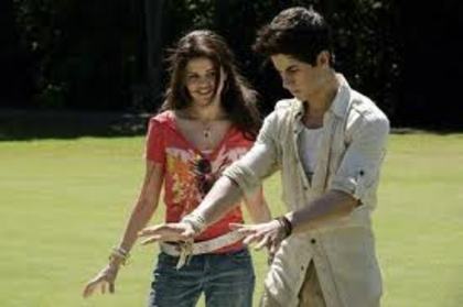 images (26) - Magicienii din Waverly Place