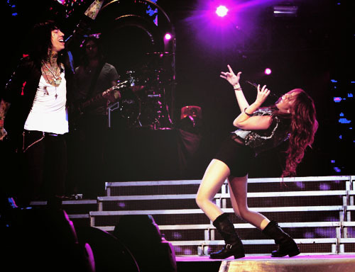 50331253_LXPXYCZMM - alte poza din vacanta cu demi david selena miley