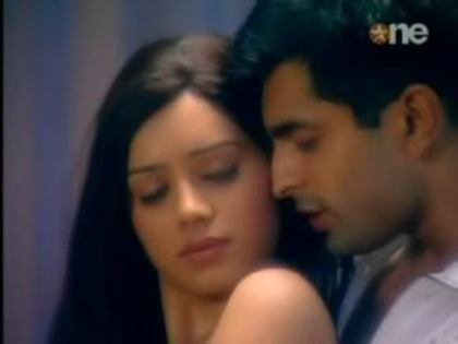 dilmilgaye16thjuly-romanticscene-113 - Karan Singh Grover si Sukirti Kandpal