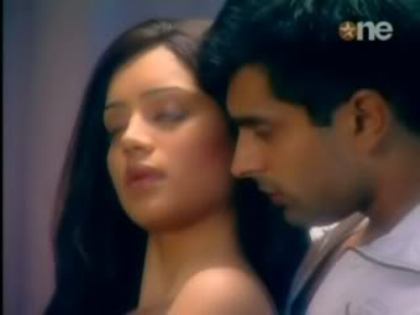 dilmilgaye16thjuly-romanticscene-114 - Karan Singh Grover si Sukirti Kandpal