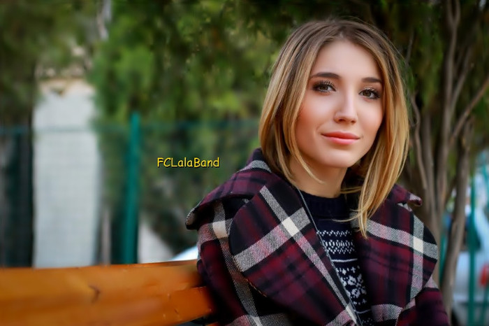 308959_183009678450146_100002233440213_383387_1918368014_n - xMonica