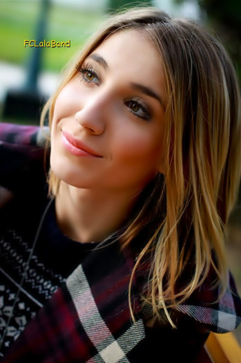 82070388_n - xMonica