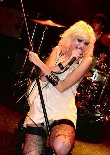 14741_197606338142_196040523142_3090158_3887494_n - Taylor Momsen