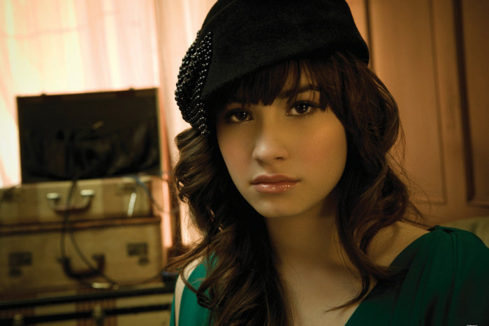 064 (9) - o - Demi Lovato - o