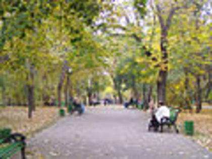 120px-Chi_stefan_park - Chisinau