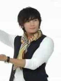 42860902_CARXKNZBX - Ji Sung