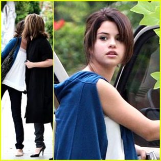 selena-gomez-sushi-sweet - selena gomez albastru