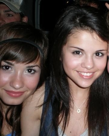 demilovato_net-princessprotectionprogrammisc-0005 - o - Demi si Selly - o