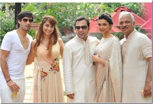 Deepika_Padukone_Saree_thumb[1][1]