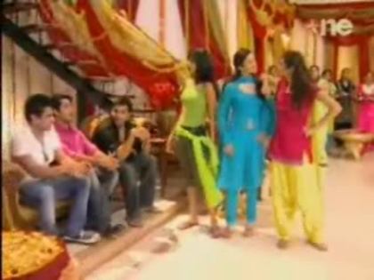 dilmilgaye-24thjune-hqsonyfan280-87 - DMG - Gore Gore Se Chore