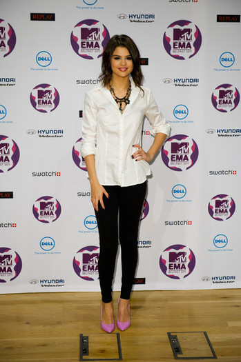 Selena Gomez - SELENA GOMEZ LA MTV VIDEO MUSIC AWARDS PRESS CONFERENCE